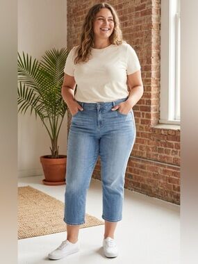 torrid Light Blue High-Rise Cropped Jeans